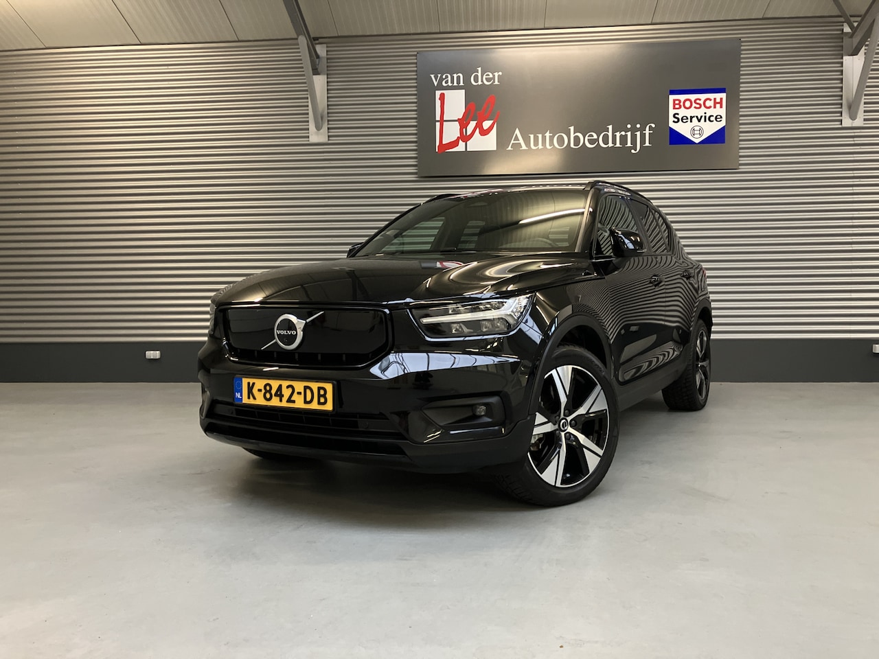 Volvo XC40 - Recharge P8 AWD R-DESIGN/WARMTEPOMP/PANORAMA/360CAM/KEY-LESS/ENZ - AutoWereld.nl