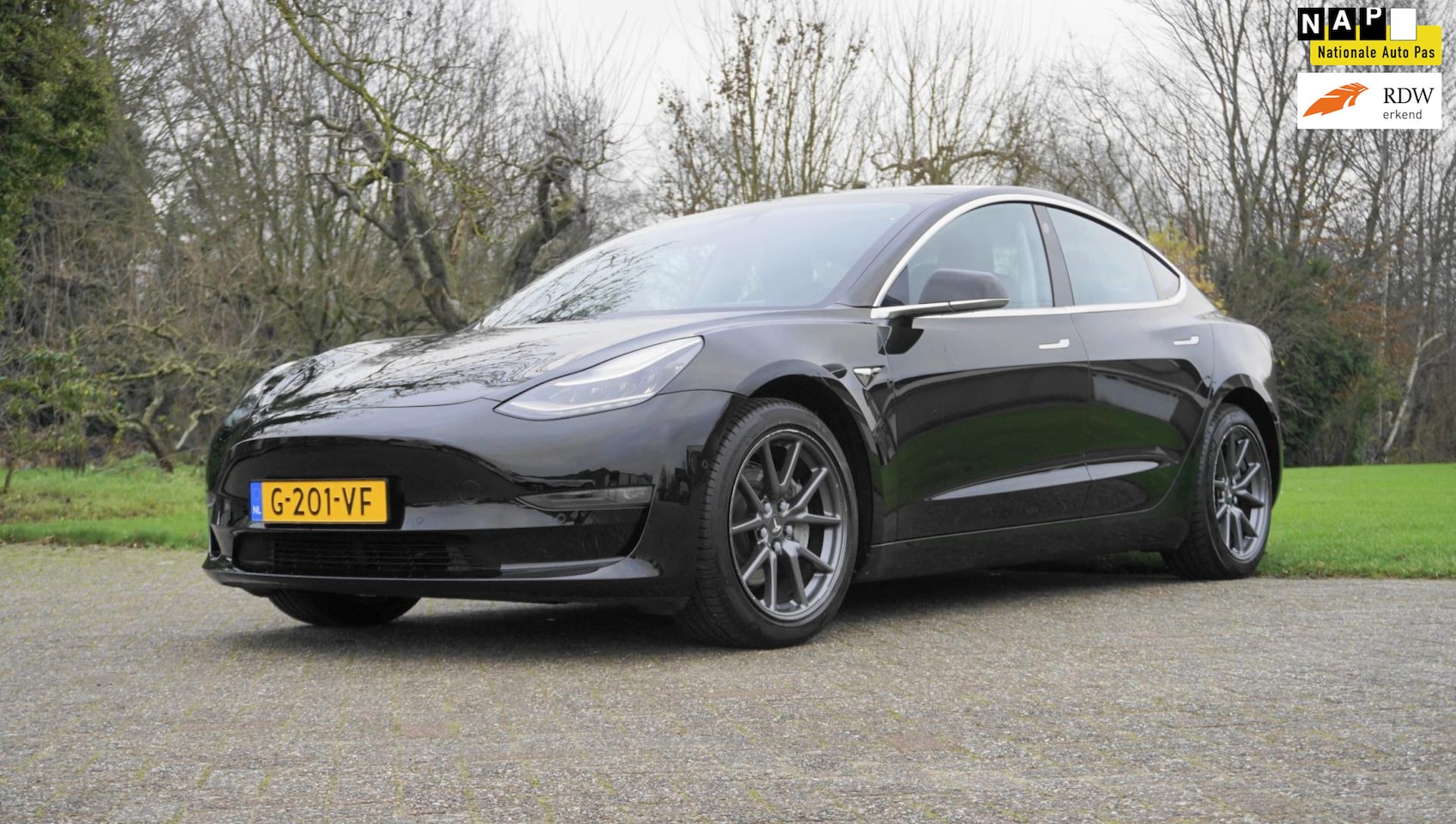 Tesla Model 3 - Long Range RWD Long Range AWD 75 kWh Trekhaak leder panoramadak - AutoWereld.nl