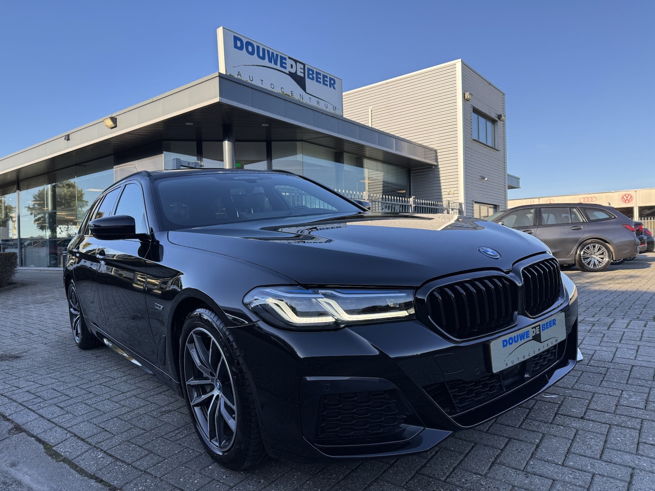 BMW 5-serie Touring - 530e M-Sport 530 Pano-Dak | Dr.ass.pro | Camera | Keyless | HUD - AutoWereld.nl