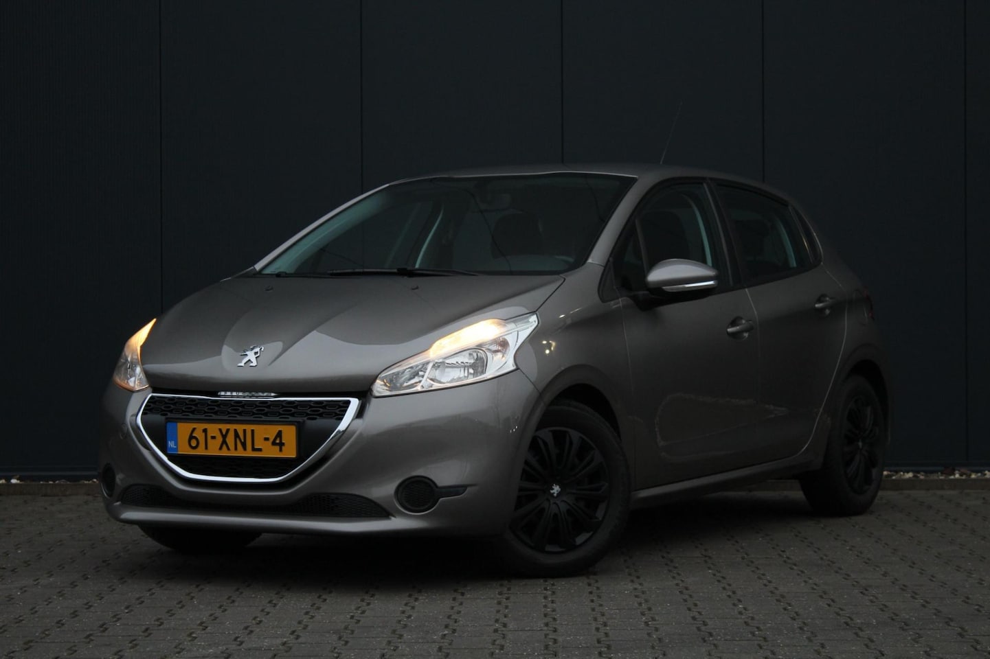 Peugeot 208 - 1.4 VTi Active | Airco | Cruise control | Bluetooth | Elektrische ramen | NAP | APK | - AutoWereld.nl