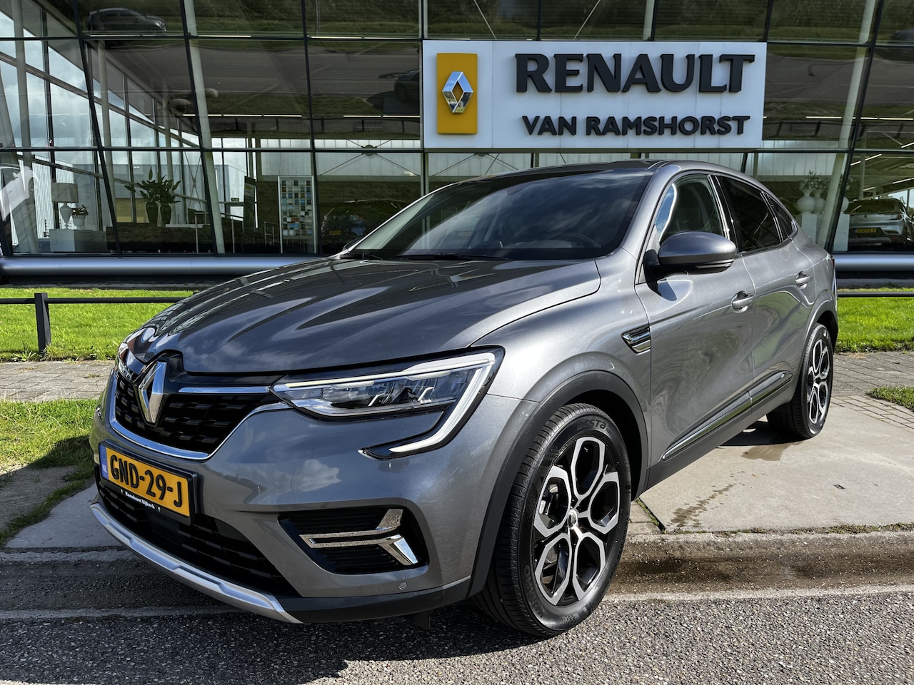 Renault Arkana - 1.6 E-Tech Hybrid 145 Intens / Automaat / Apple Carplay - Android Auto / Camera / PDC V+A - AutoWereld.nl