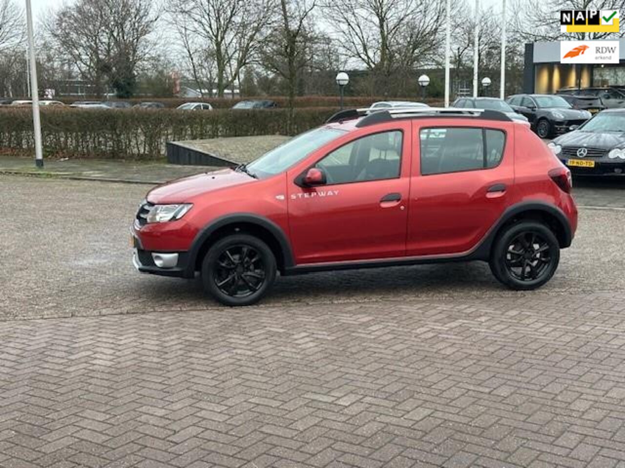 Dacia Sandero Stepway - 0.9 TCe S&S Lauréate,bj.2016,kleur:rood,airco,trekhaak,nieuwe distributieketting,APK 01/20 - AutoWereld.nl