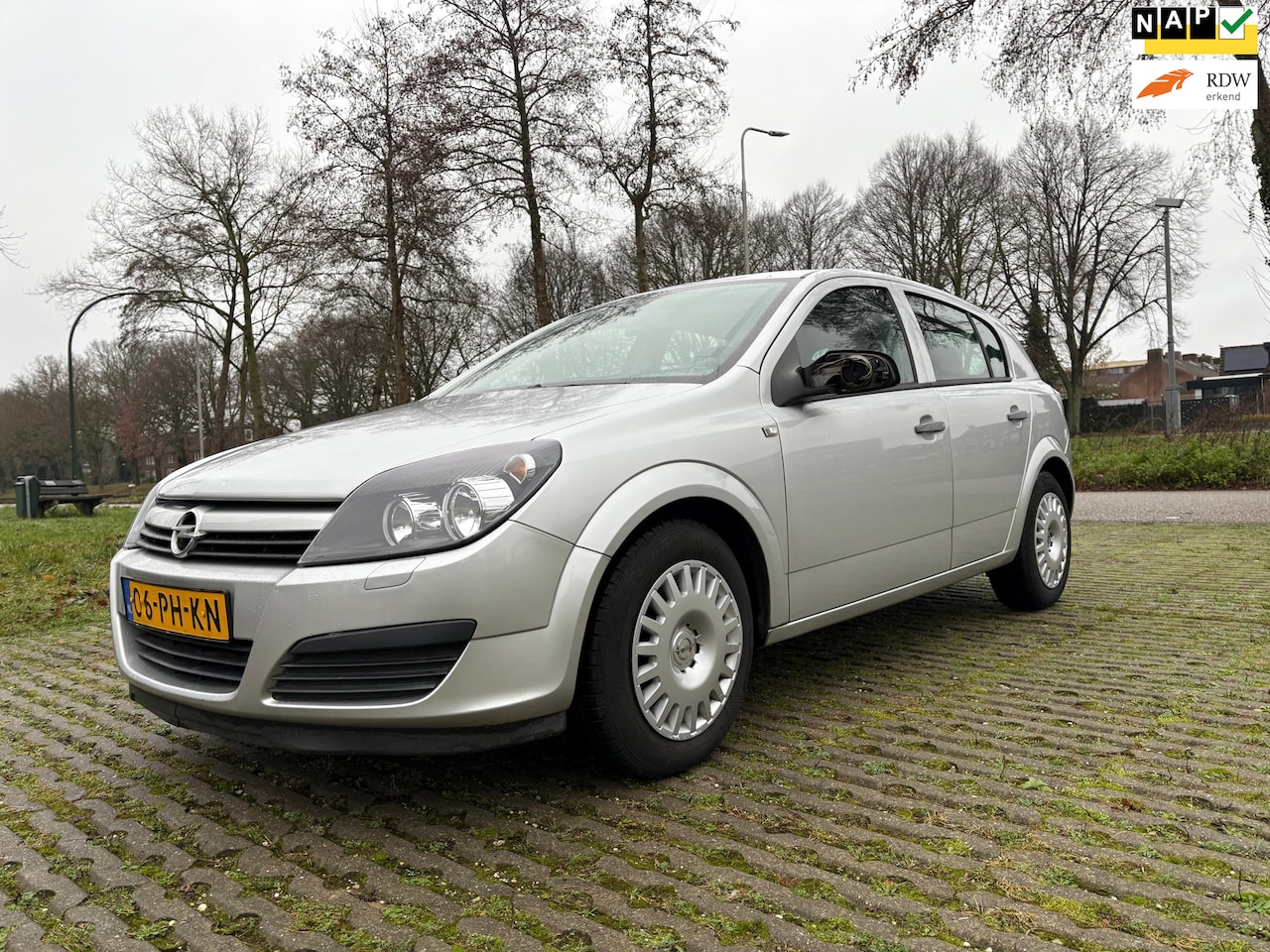 Opel Astra - 1.6 Essentia / nap / cruise control - AutoWereld.nl