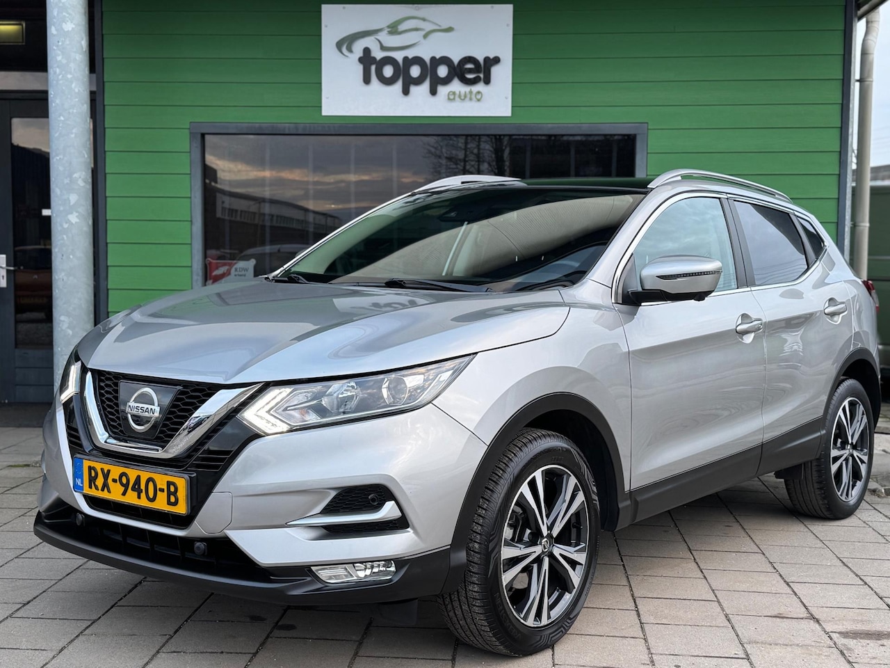 Nissan Qashqai - 1.2 N-Connecta / 360 Camera / Navi / PanoDak / - AutoWereld.nl