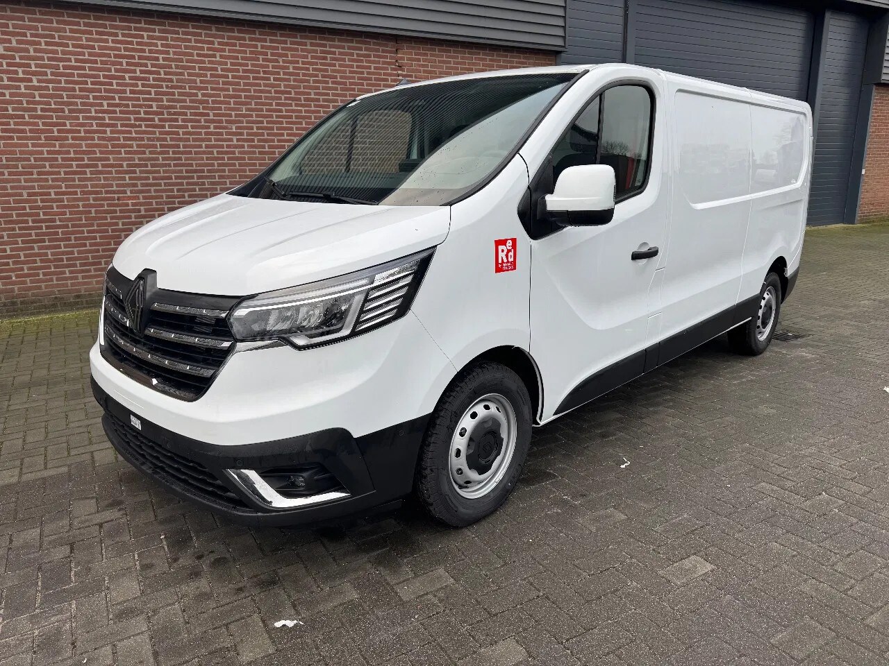 Renault Trafic - 150 EDC RED EDITION VOORRAAD - AutoWereld.nl