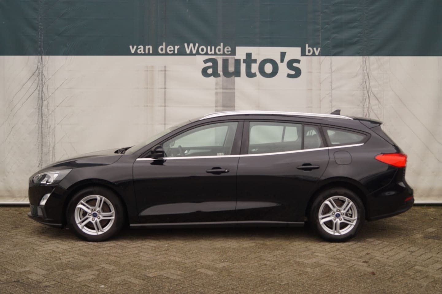 Ford Focus Wagon - 1.0 EBH Tr Ed. bns - AutoWereld.nl