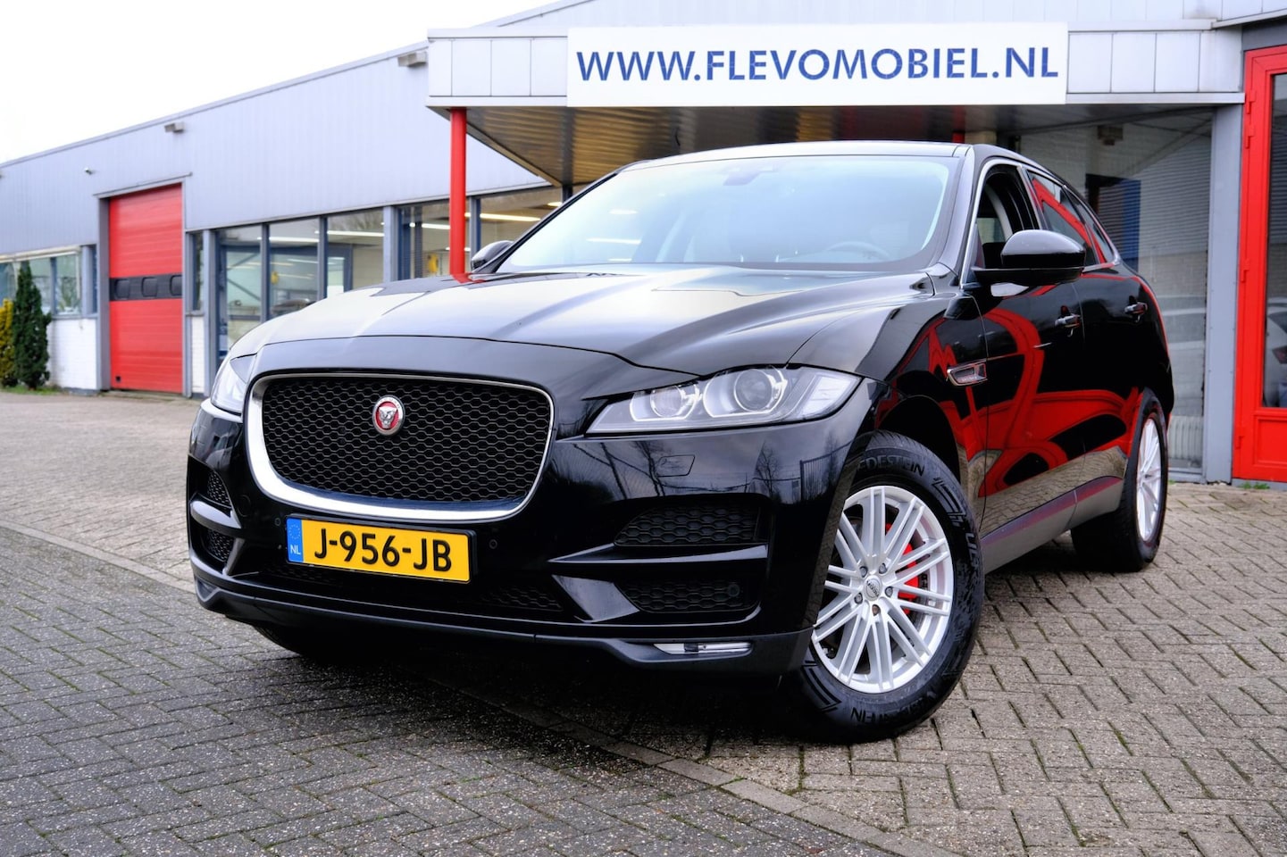 Jaguar F-Pace - 2.0 250pk Prestige AWD 25t Aut. Leder|Xenon|Navi|Cam|LMV - AutoWereld.nl