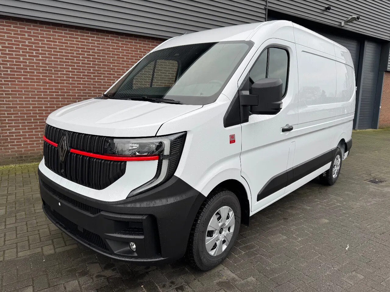 Renault Master - NEW Red Editon L2H2 VOORRAAD - AutoWereld.nl