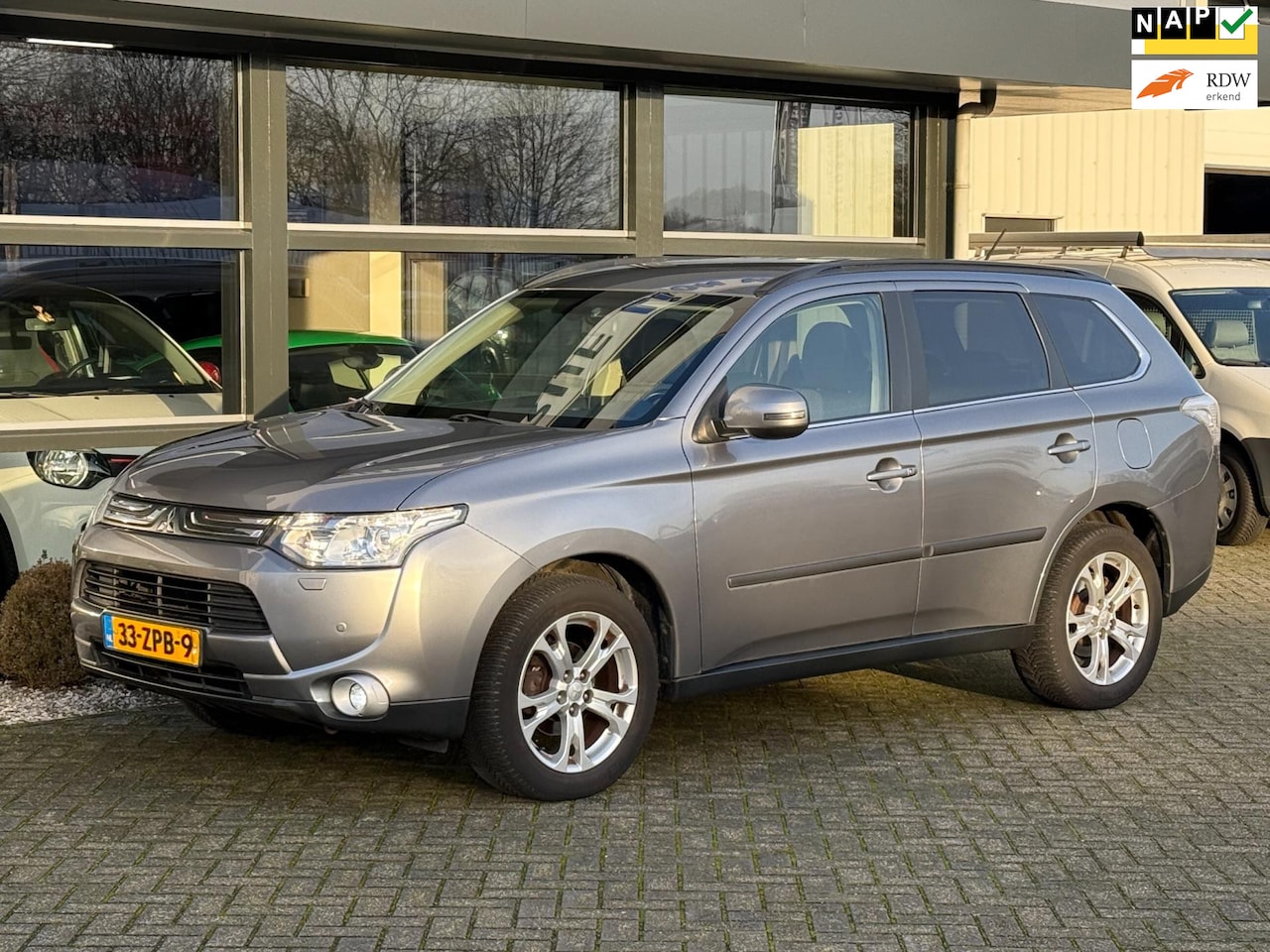 Mitsubishi Outlander - 2.0 Intense+ 7 Persoons Automaat NAP APK !! - AutoWereld.nl