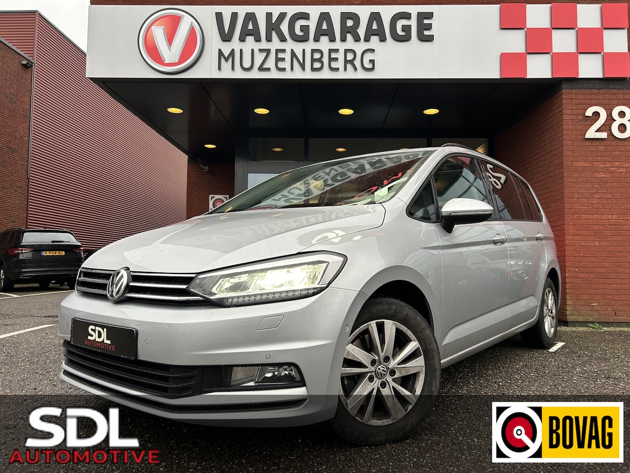 Volkswagen Touran - 1.4 TSI Highline 7p // FULL LED // PANO / SCHUIFKANTELDAK // ADAPTIV CRUISE // PDC - AutoWereld.nl