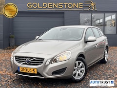 Volvo V60 - 1.6 T3 Kinetic 2e Eigenaar, Navi, Clima, Cruise, PDC, Trekhaak, N.A.P, APK tot 07-2025