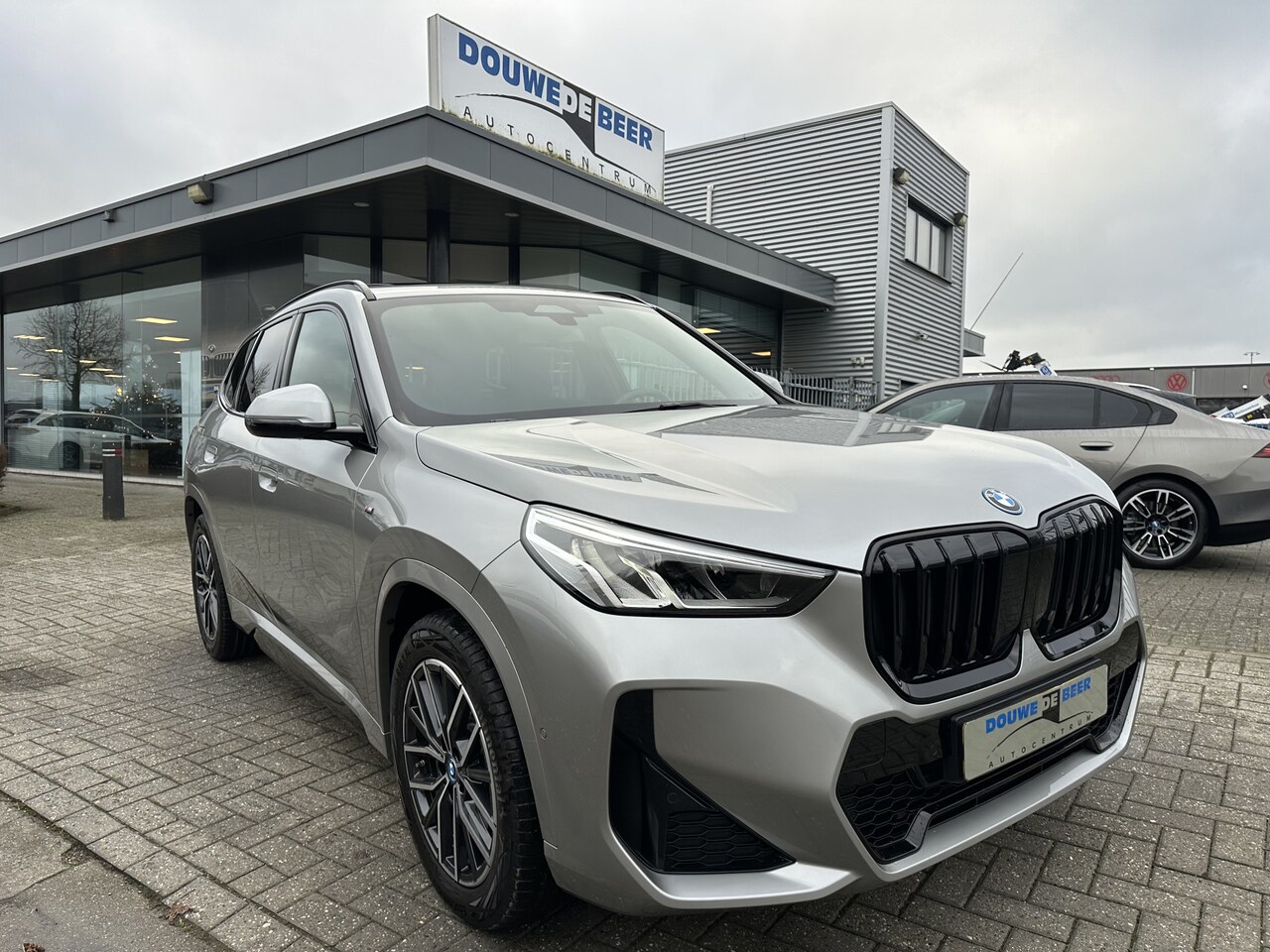 BMW X1 - xDrive30e M-Sport Pano-Dak | Camera | Stoelverw. | Shadow line - AutoWereld.nl