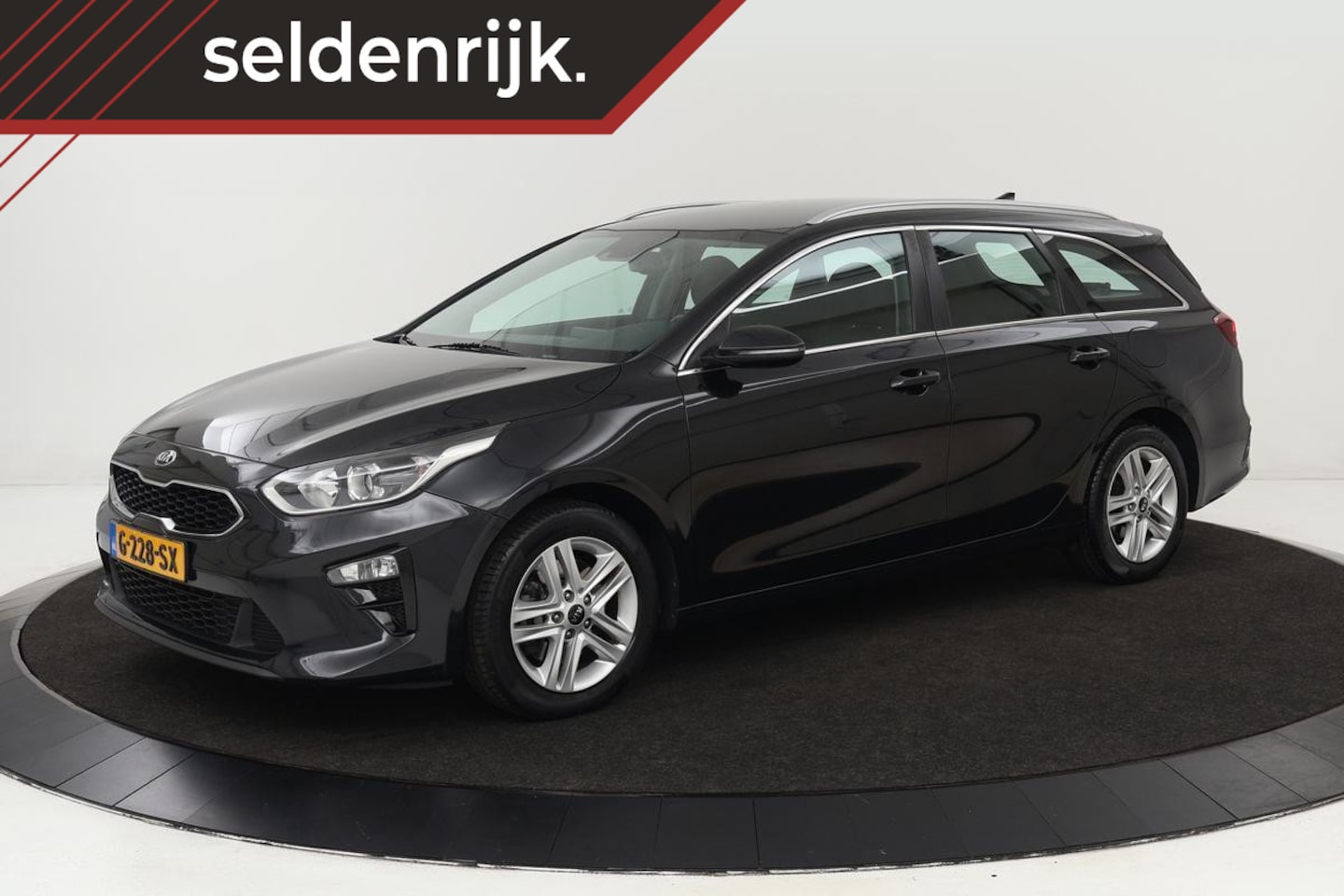 Kia Cee'd - Ceed 1.4 T-GDi DynamicLine | Automaat | Carplay | Camera | Navigatie | Climate control | P - AutoWereld.nl