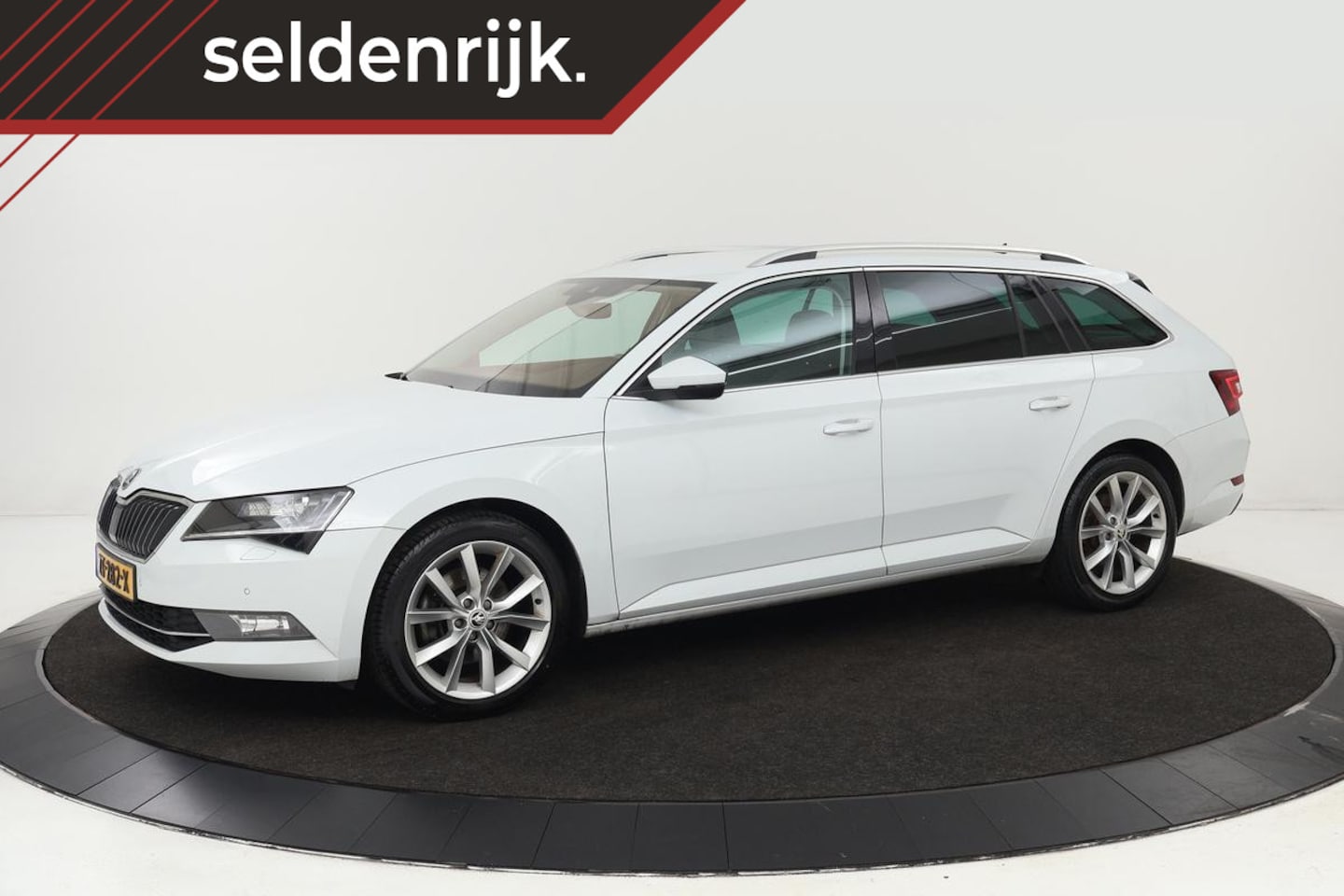 Skoda Superb - 1.5 TSI Business Edition | Trekhaak | Stoelverwarming | Leder/Alcantara | Camera | Canton - AutoWereld.nl