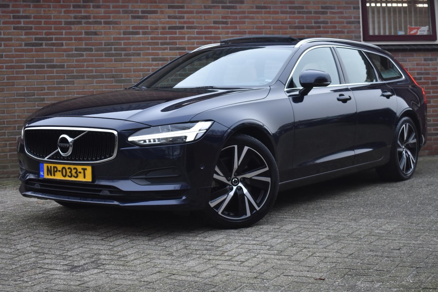 Volvo V90 - 2.0 D4 Momentum LED Leder Clima Navi Cruise - AutoWereld.nl