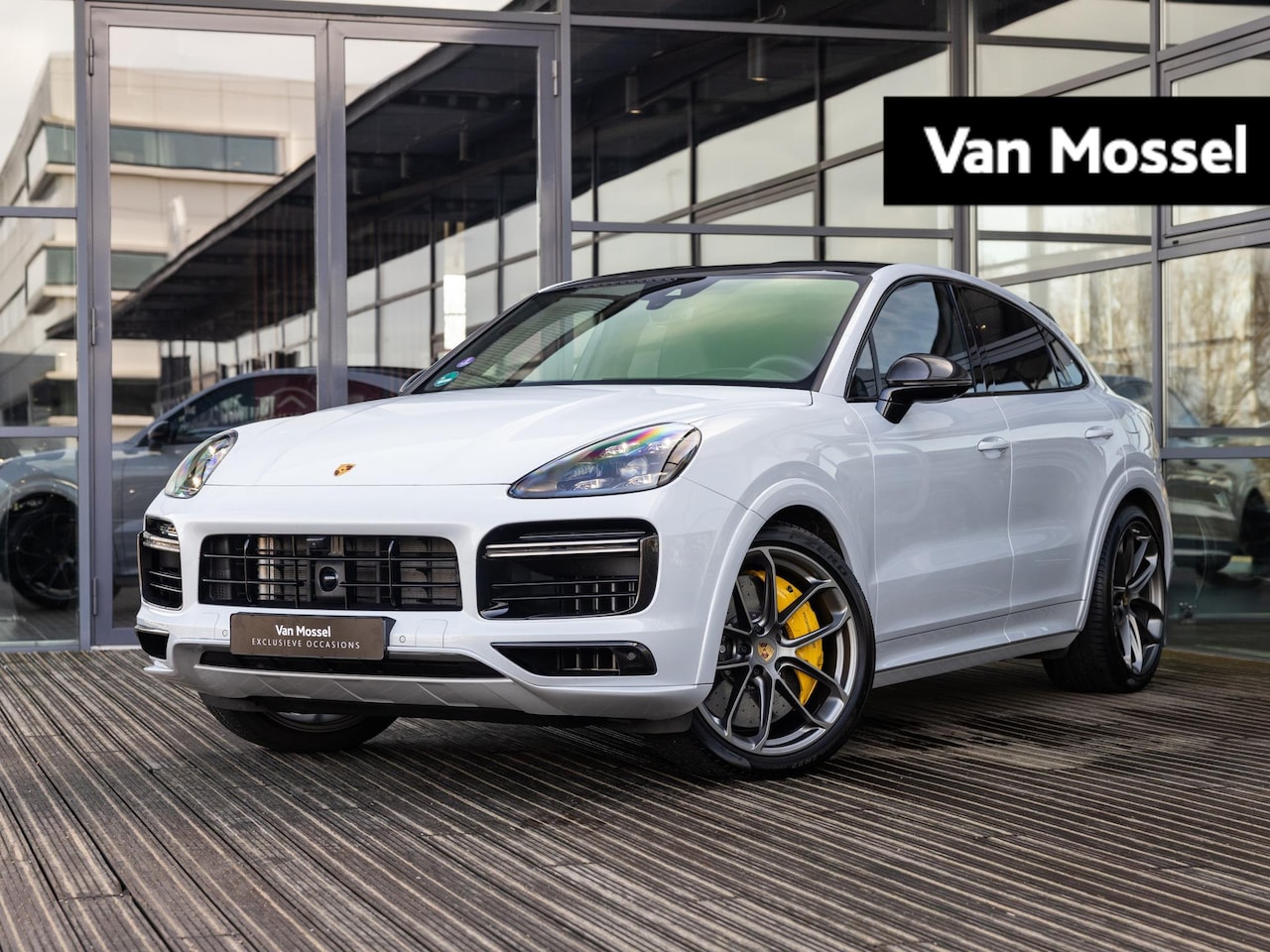 Porsche Cayenne Coupé - 4.0 Turbo S E-Hybrid 680 PK | CARBON DESIGN PAKKKET | KEYLESS | HEAD UP DISPLAY | 18-WEG M - AutoWereld.nl