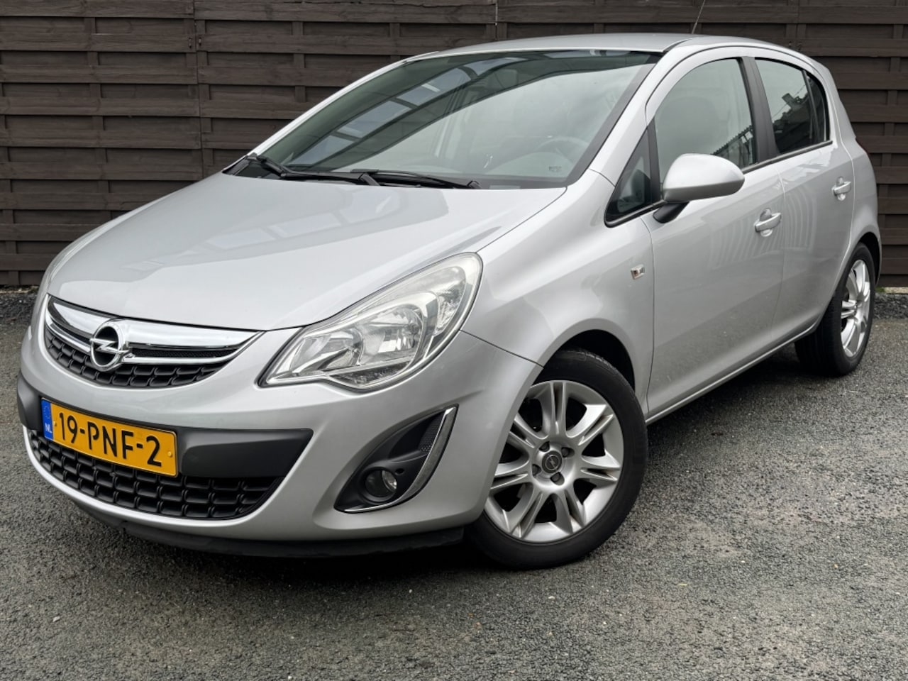 Opel Corsa - 1.4-16V Edition 1.4-16V Edition - AutoWereld.nl