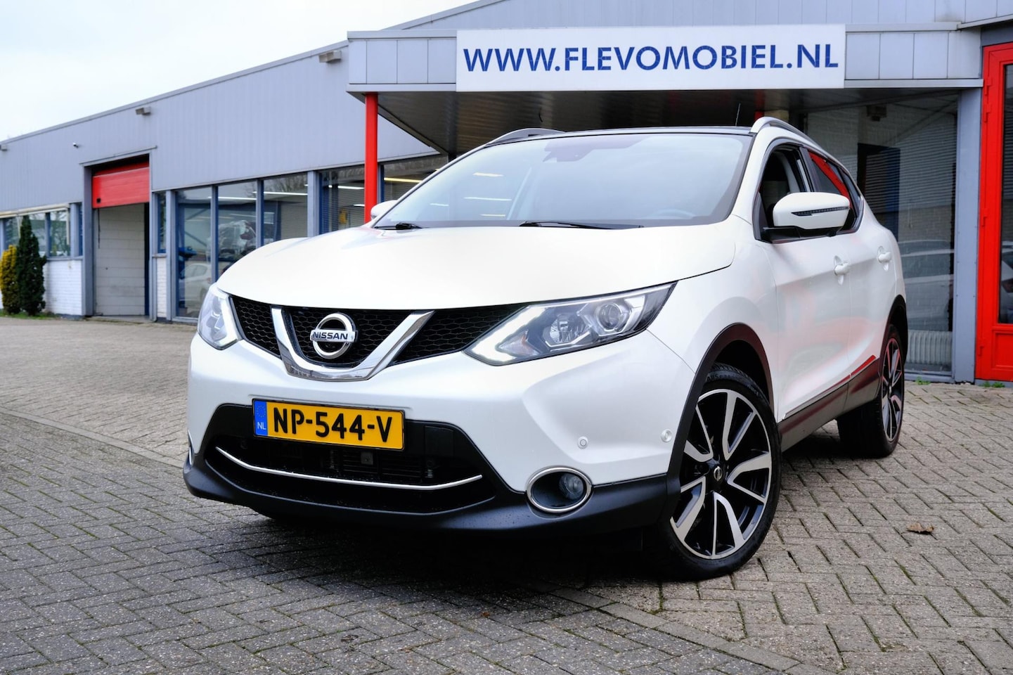 Nissan Qashqai - 1.2 Tekna Aut. Pano|1e Eig|Leder|360Cam|LMV|ParkAssist|Navi - AutoWereld.nl