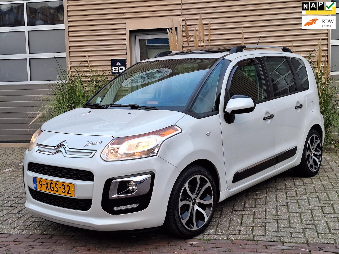 Citroën C3 Picasso - | 1.6 VTi Exclusive | Automaat | Parkeer sensoren | Airco | Open dak | Cruise control | 2e - AutoWereld.nl