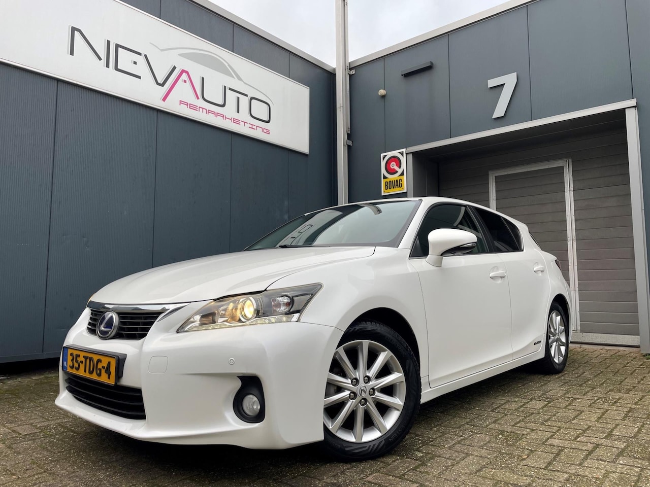 Lexus CT 200h - Business Line NAVI CAMERA ALL SEASON BANDEN NL AUTO - AutoWereld.nl