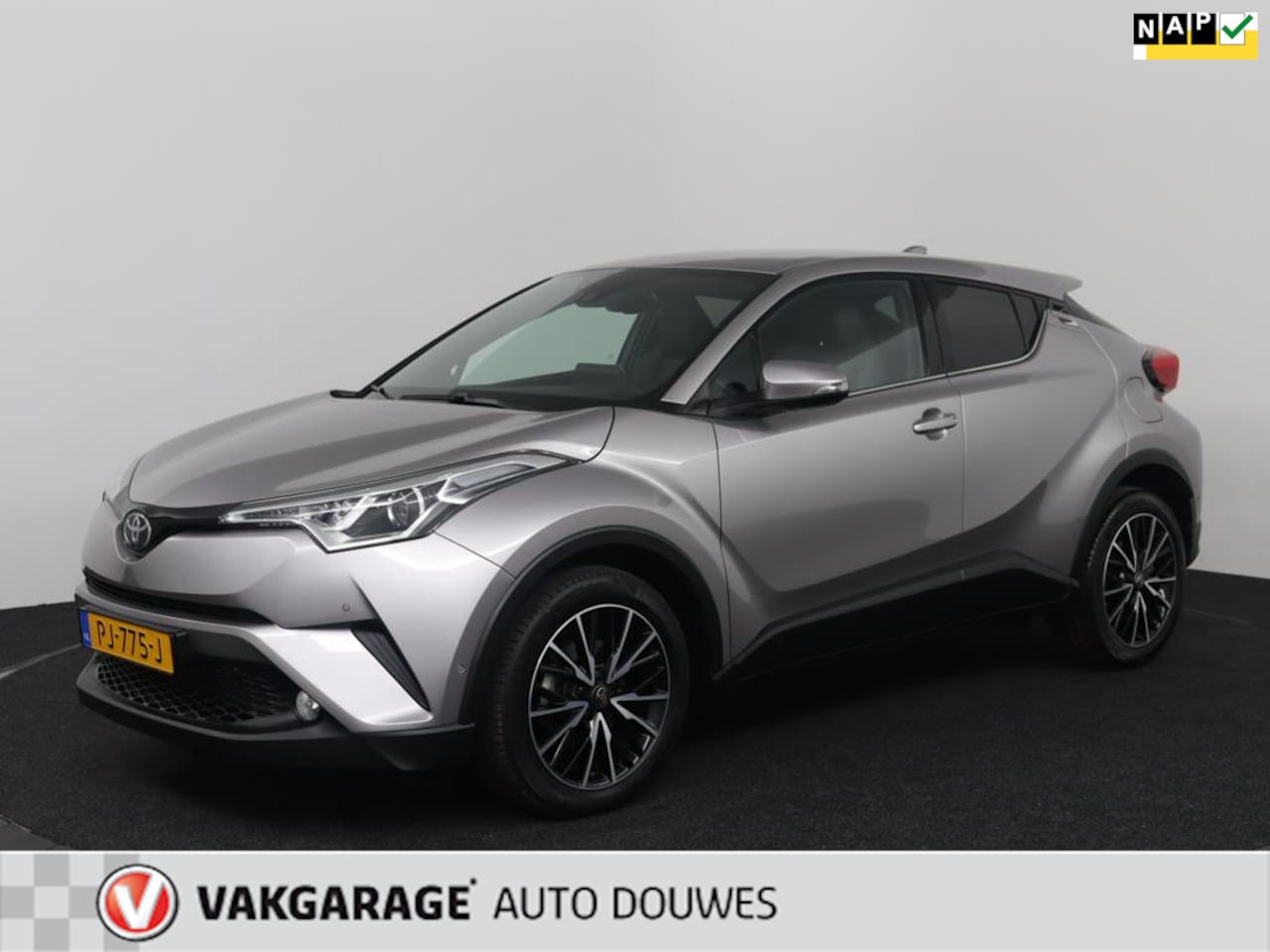 Toyota C-HR - 1.2 Executive | NAP | 1e eigenaar | Lage Kilometerstand | Leder | Camera - AutoWereld.nl