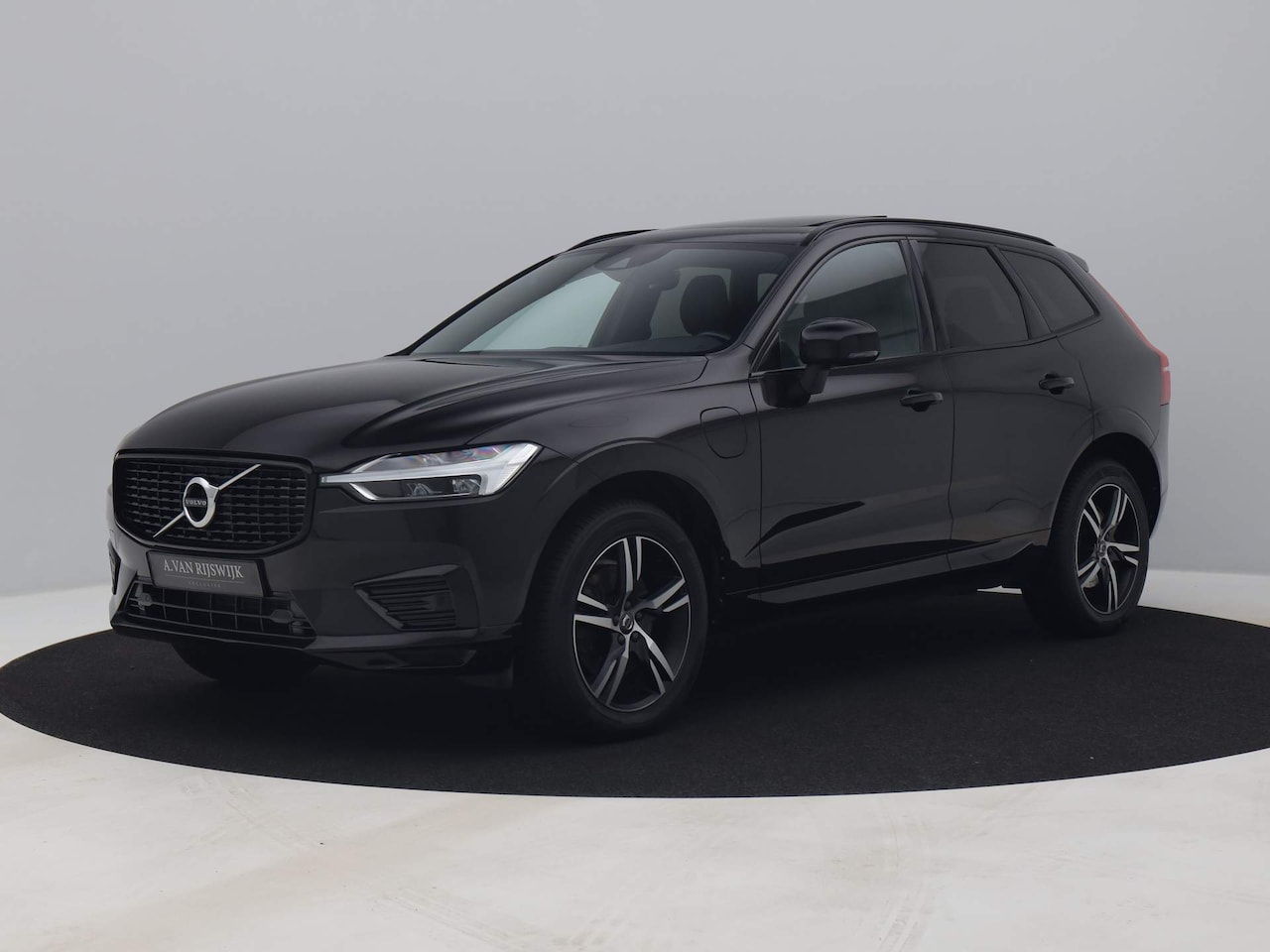 Volvo XC60 - 2.0 Recharge T6 AWD R-Design | PANO | CAMERA | KEYLESS | STOEL- EN STUURVERW. - AutoWereld.nl