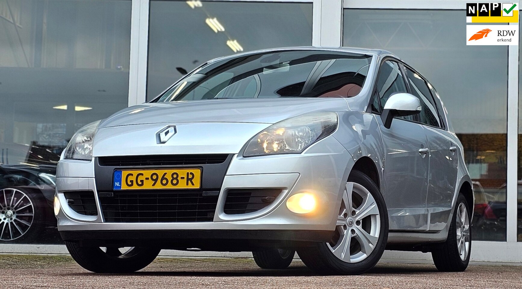 Renault Scénic - 2.0i 16V Bose Automaat Trekhaak Navi PDC APK 30-12-2025 - AutoWereld.nl