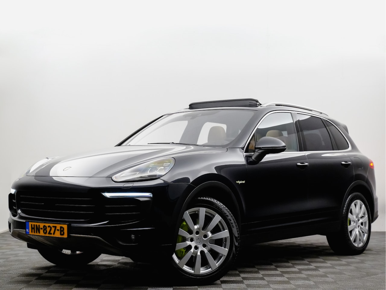 Porsche Cayenne - 3.0 S E-Hybrid Sport Chrono 416pk Platinum Edition (panodak,matrix,BOSE,adaptive cruise,le - AutoWereld.nl