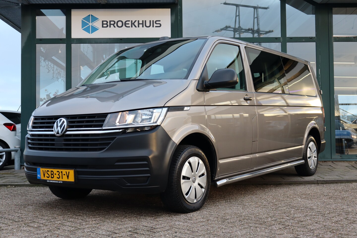 Volkswagen Transporter - 2.0 TDI L2H1 28 Economy Business 2.0 TDI L2H1 28 Economy Business - AutoWereld.nl