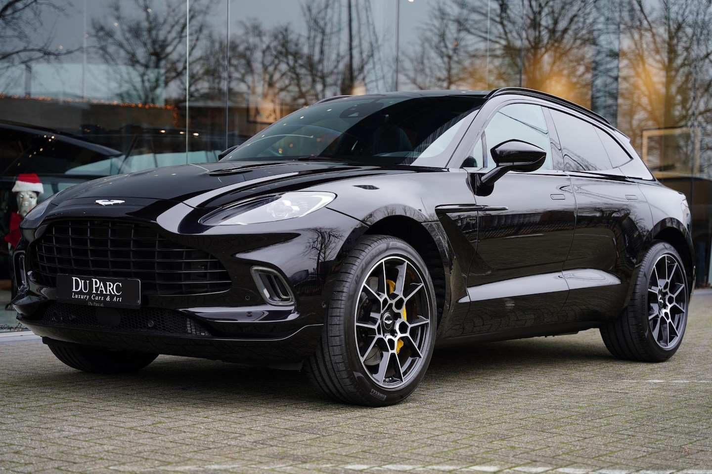 Aston Martin DBX - 4.0 V8 First Edition 1/500 Eindejaarsshow - AutoWereld.nl