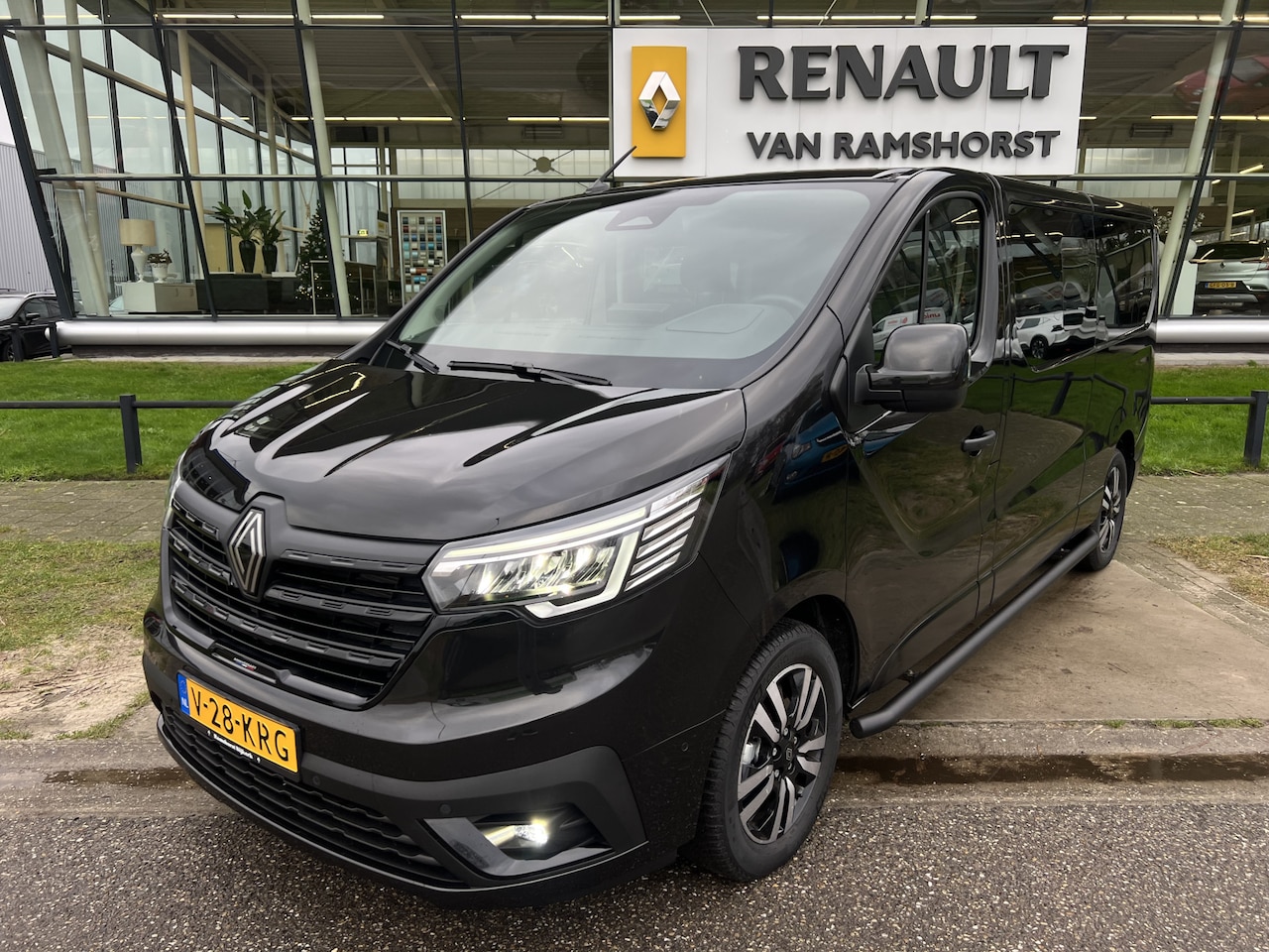 Renault Trafic - 2.0 Blue dCi 170 PK T30 L2H1 Extra / 125-anniversary /Automaat/ Camera/ stoel ver.warm Dub - AutoWereld.nl