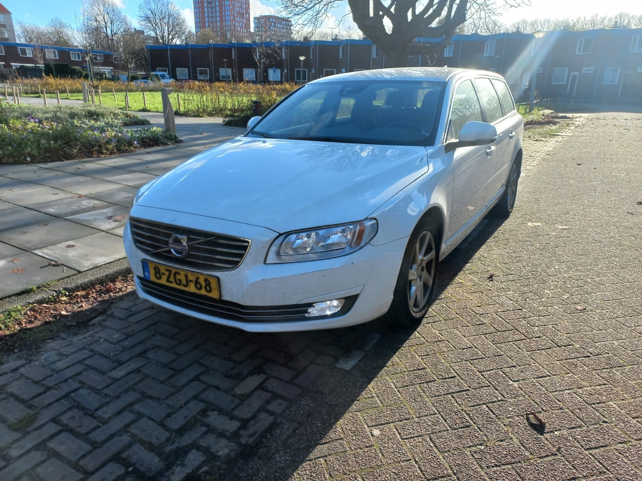 Volvo V70 - 2.0 D4 Nordic+ Euro 6 Airco Leder Cruise NAVI - AutoWereld.nl