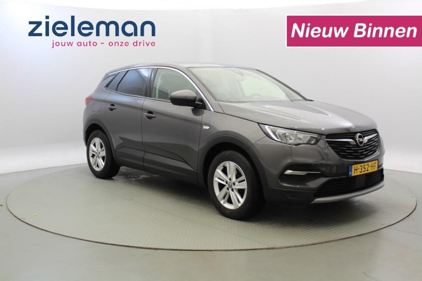 Peugeot 3008 - 1.6 Turbo Business Executive Automaat - Trekhaak, half leer - AutoWereld.nl