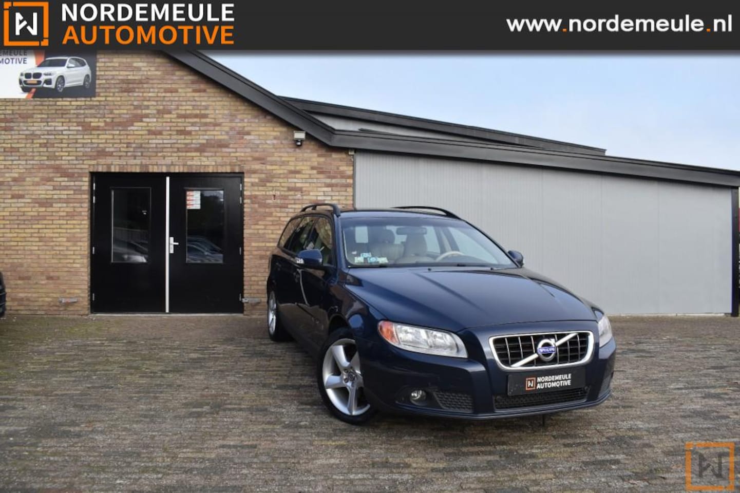 Volvo V70 - 2.4 D5 AWD Momentum 2.4 D5 AWD MOMENTUM, Leder, AUT, Cruise - AutoWereld.nl