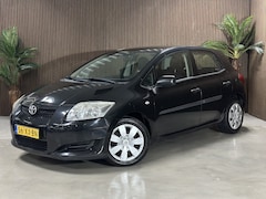 Toyota Auris - 1.4-16V Terra