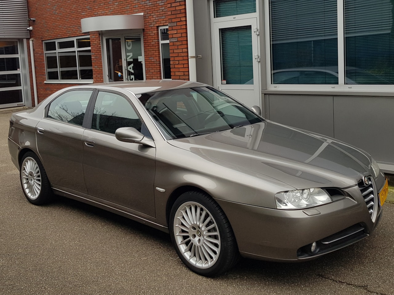 Alfa Romeo 166 - 2.5 V6 Busso Leder Navi Nwe Riem! 18" - AutoWereld.nl