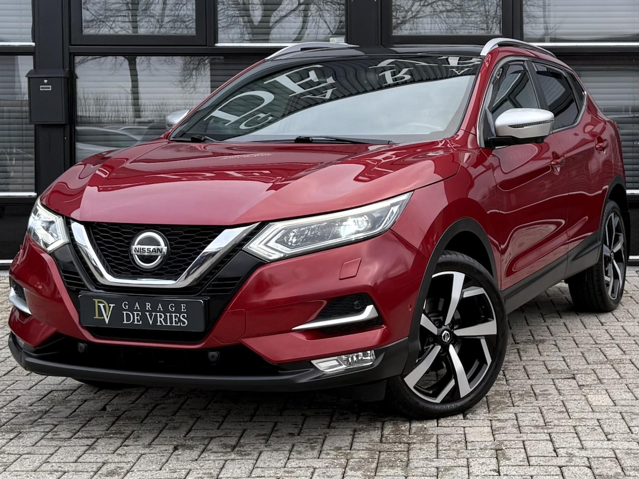 Nissan Qashqai - 1.3 DIG-T Tekna + Automaat Panoramadak BOSE Ruitenleder 1500kg Trekgewicht Garantie - AutoWereld.nl