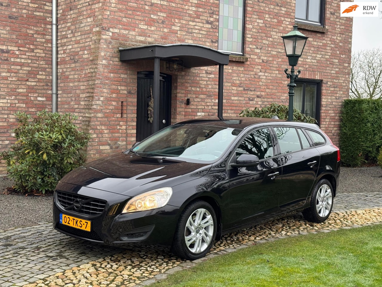 Volvo V60 - 1.6 T4 Automaat 180pk Kinetic Navi - AutoWereld.nl