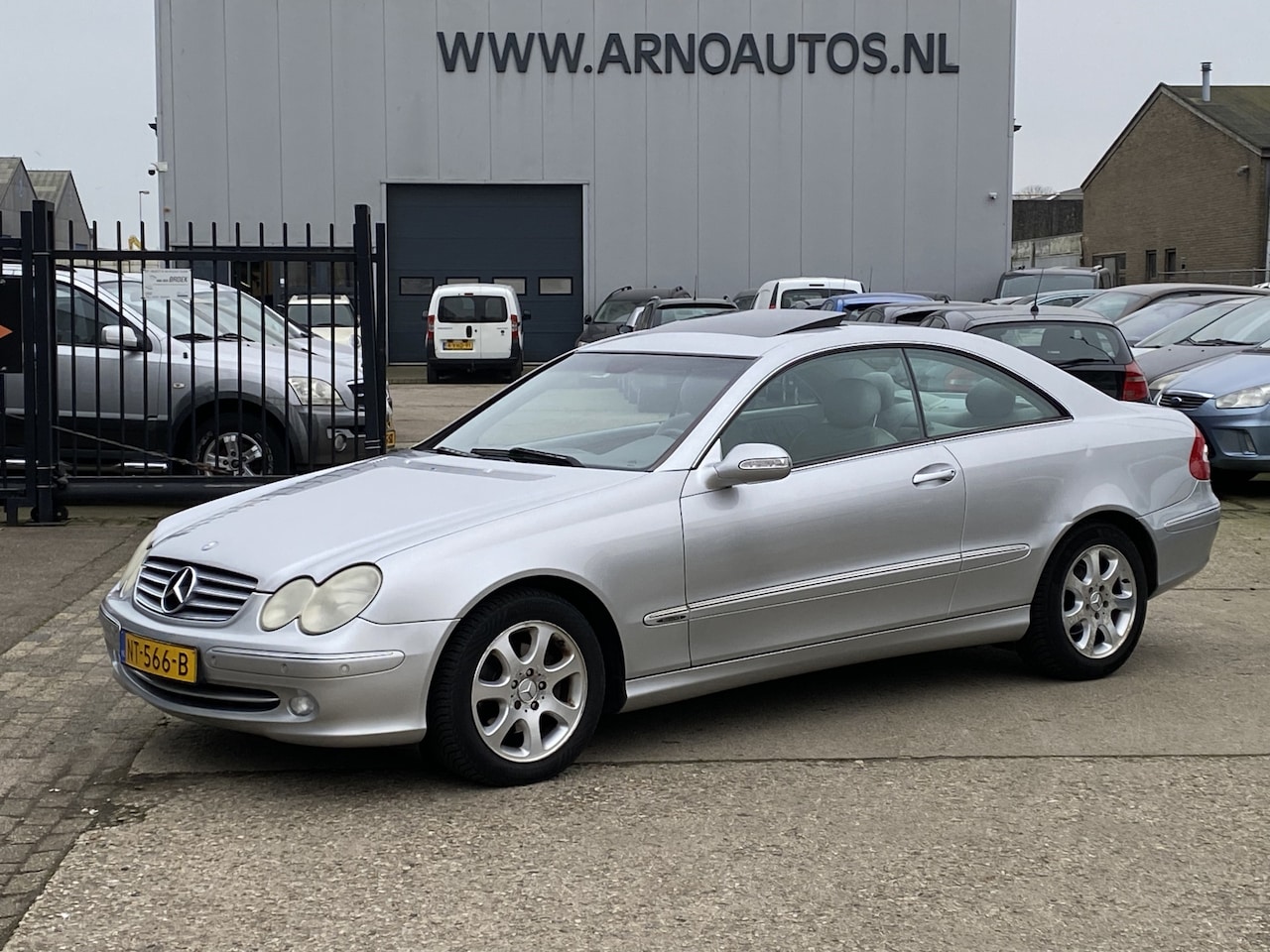 Mercedes-Benz CLK-klasse Coupé - 200 K. AUTOMAAT Avantgarde, AIRCO, CRUISE CONTROL, ELEK-SCHUIF-/KANTELDAK, LEDER INTERIEUR - AutoWereld.nl