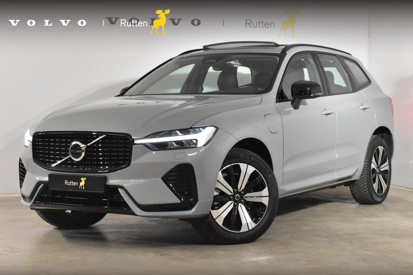 Volvo XC60 - T6 350PK Long Range AWD Plus Dark / Panoramadak / Lighting Pack / Lederen bekleding / Goog - AutoWereld.nl