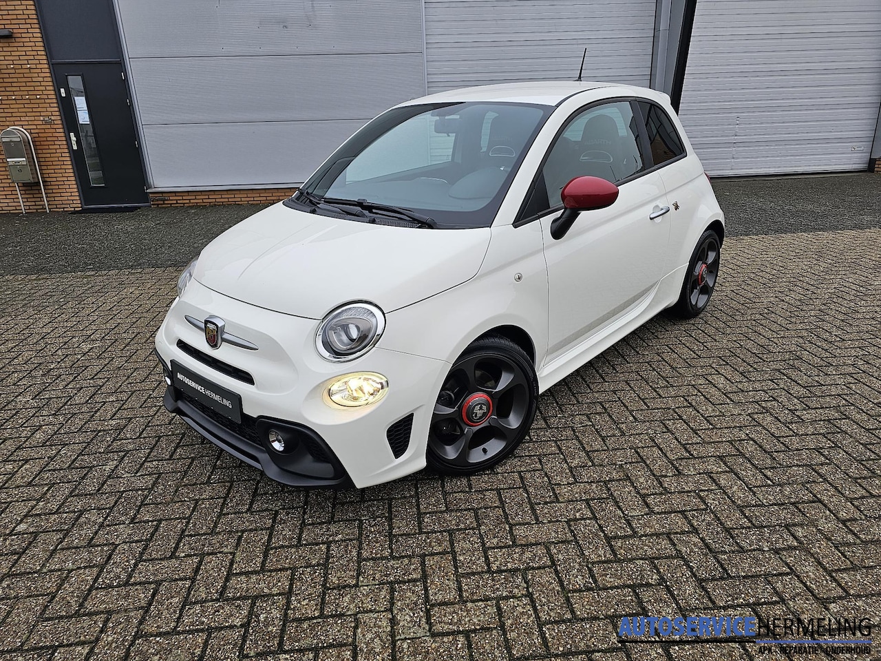 Abarth 595 - 1.4 T-Jet 2017 Facelift Handgeschakeld Airco Bluetooth PDC Navi - AutoWereld.nl