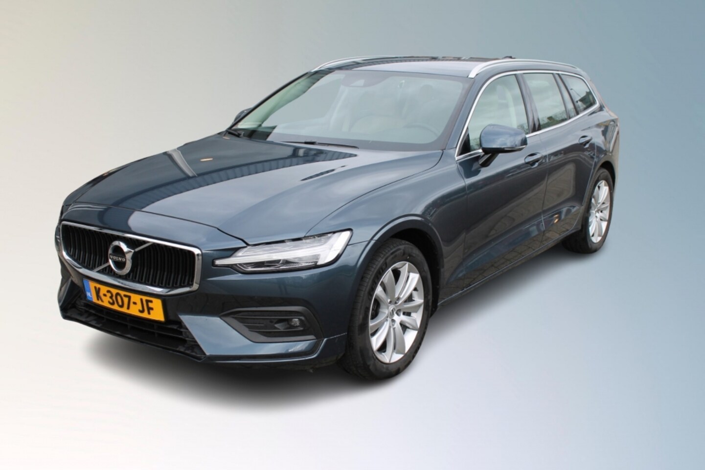 Volvo V60 - 2.0 B3 INSCRIPTION/ leder / Trekhaak / Climatronic / Automaat / - AutoWereld.nl