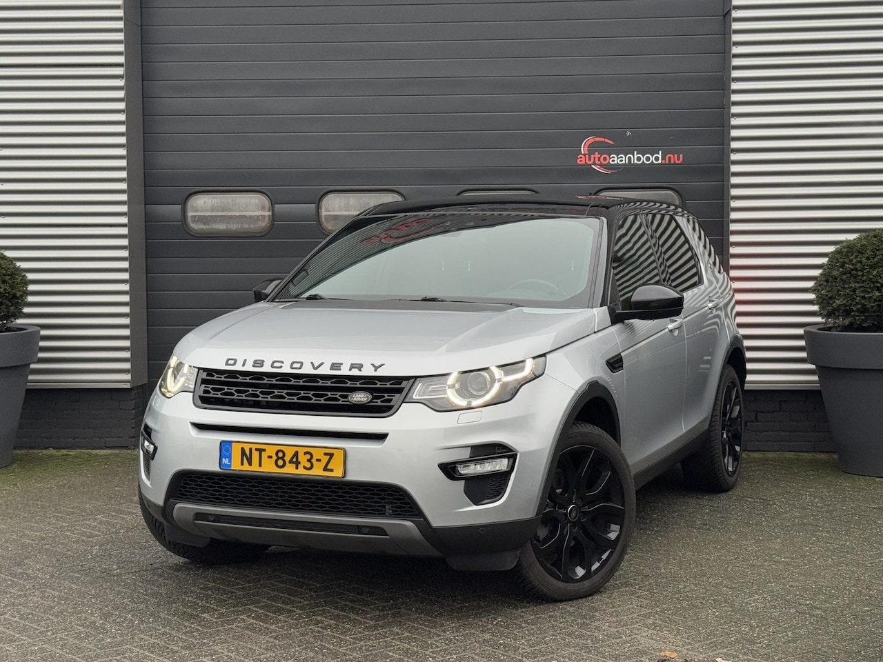 Land Rover Discovery Sport - 2.0 eD4 E-Capability SE | Panoramadak | Lane Assist | Camera | Stuur/Stoelverwarming | Led - AutoWereld.nl