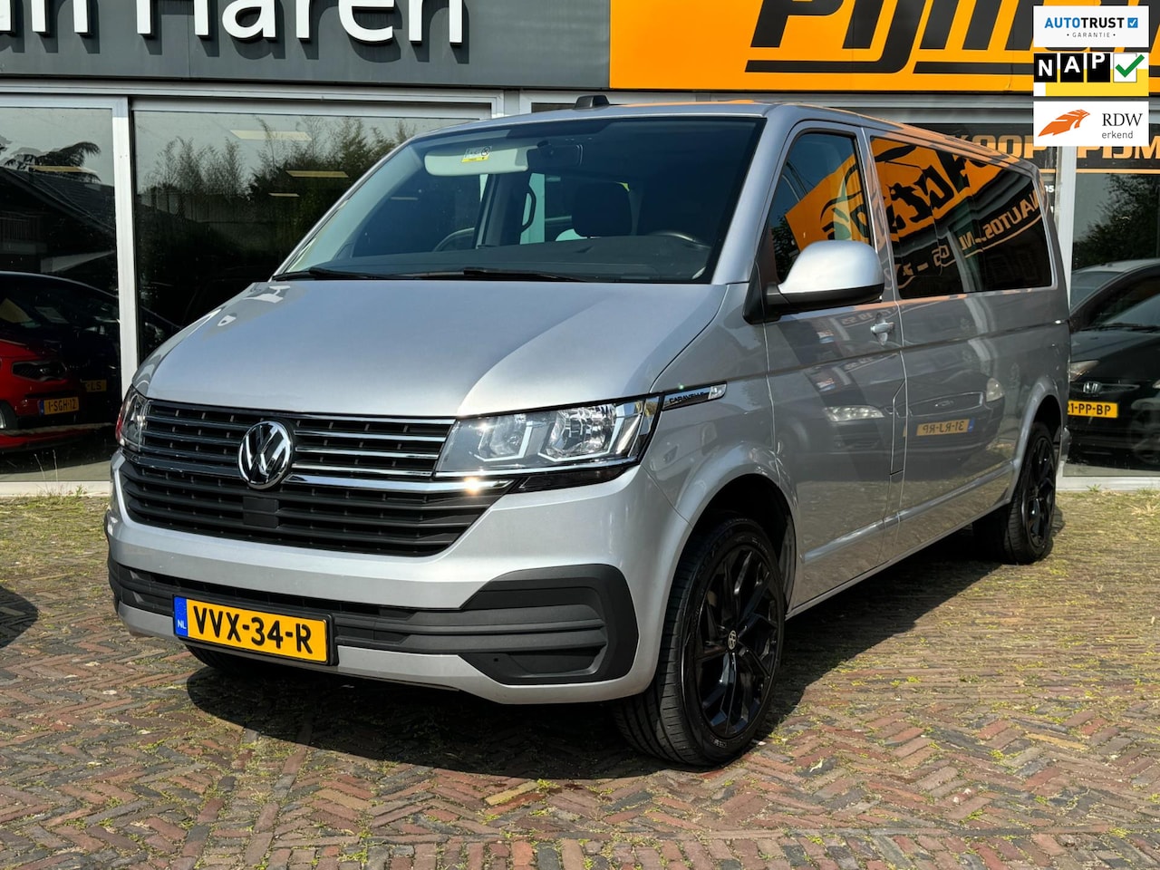 Volkswagen Transporter Caravelle - 2.0 TDI L2H1 30/Caravelle/Dubbel Cabine/Automaat/LM19''/Apple Carplay/Navigatie - AutoWereld.nl