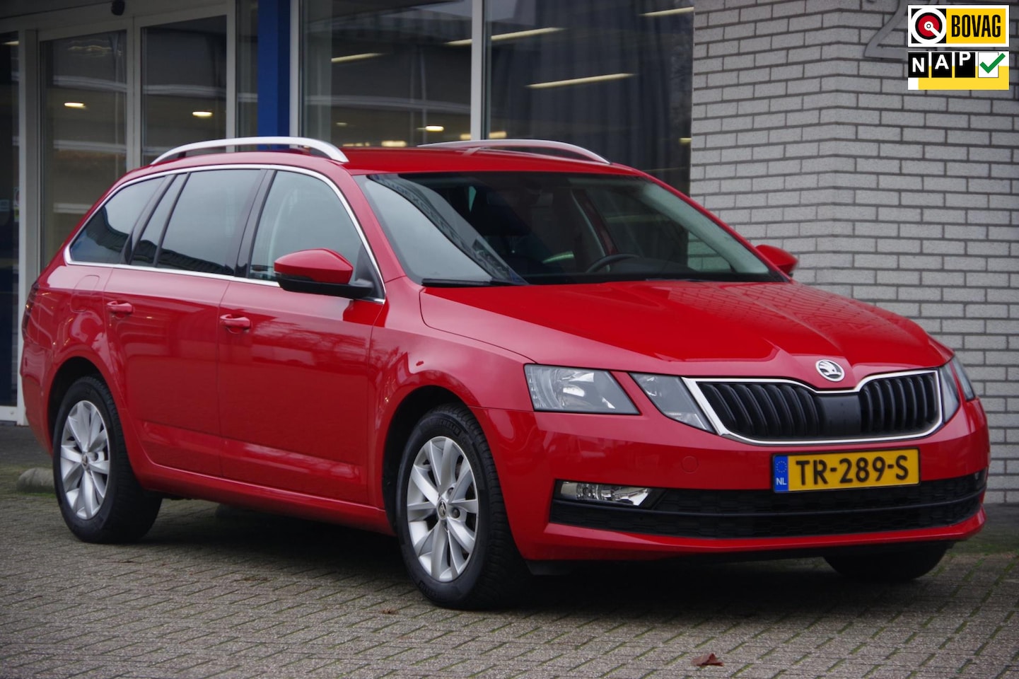 Skoda Octavia Combi - 1.6 TDI AUTOMAAT App-connect Trekhaak Navigatie Stoelverwarming - AutoWereld.nl