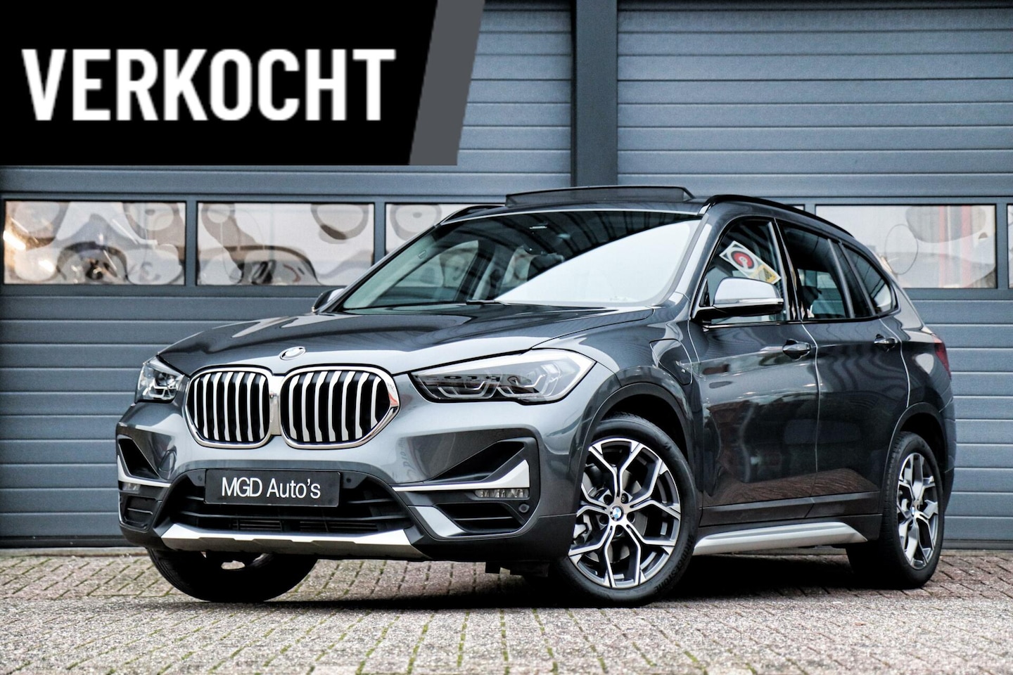 BMW X1 - xDrive25e Executive /LED/PANODAK/HUD/KEYLESS/ACC/CAMERA/MEMORY/TREKHAAK/CARPLAY! - AutoWereld.nl