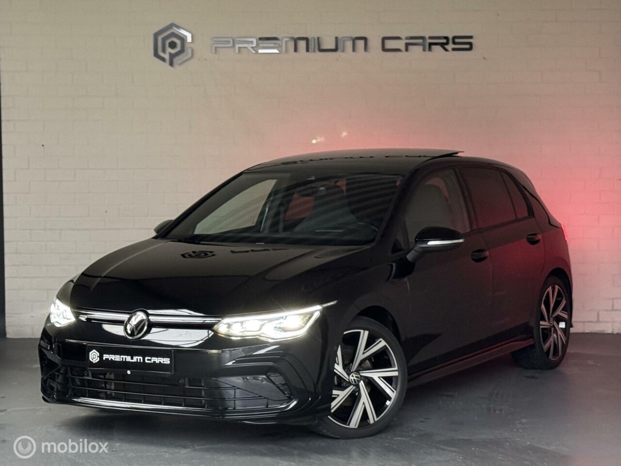 Volkswagen Golf - 1.5 eTSI R-Line Pano/ HUD/ H&K /IQ/ Cam - AutoWereld.nl