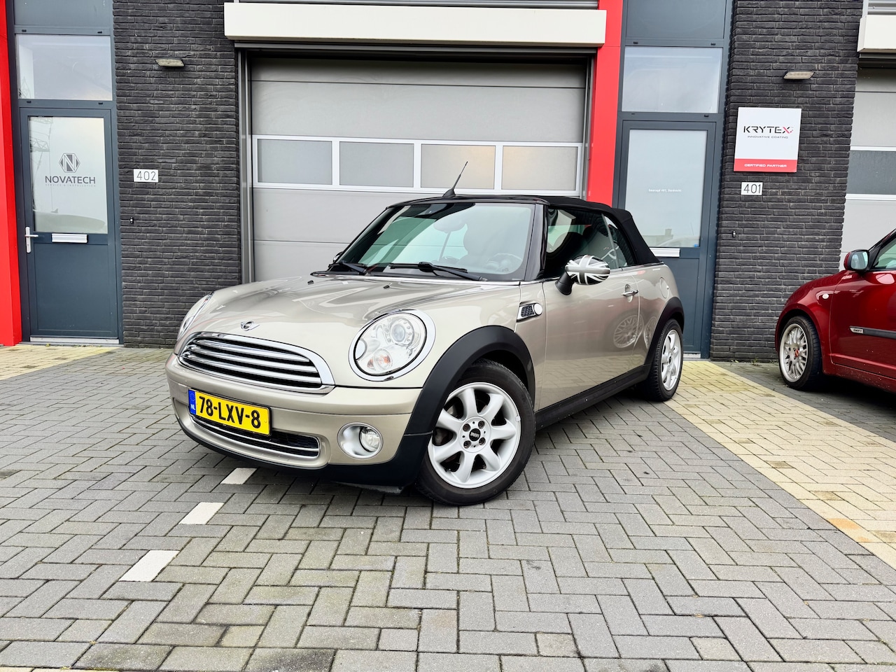 MINI Cabrio - 1.6 One Anniversary Cabrio nette staat, weinig km - AutoWereld.nl