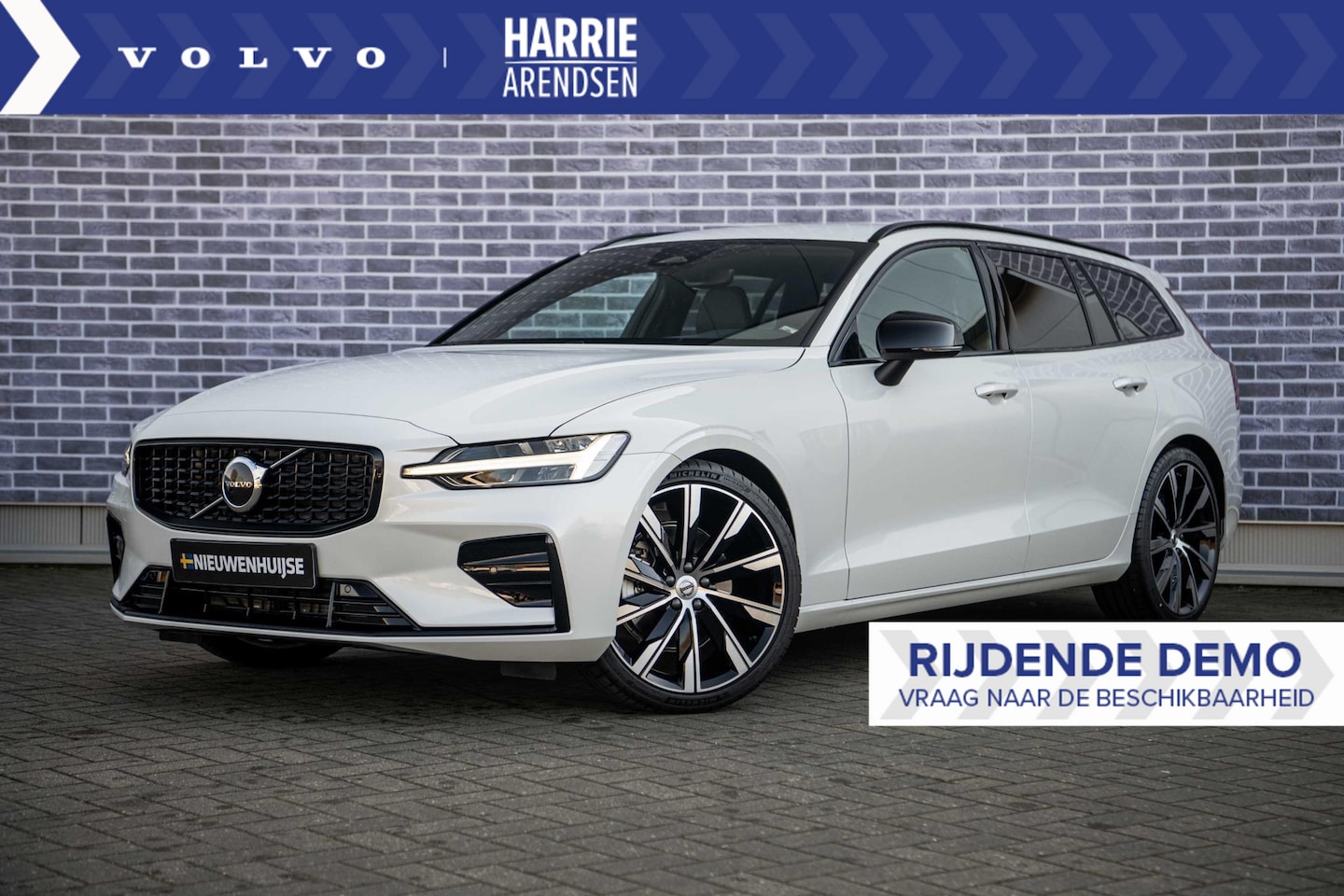 Volvo V60 - B3 Plus Dark | Adaptive cruise control | Sportonderstel | 20 inch velgen | Stoel- en stuur - AutoWereld.nl