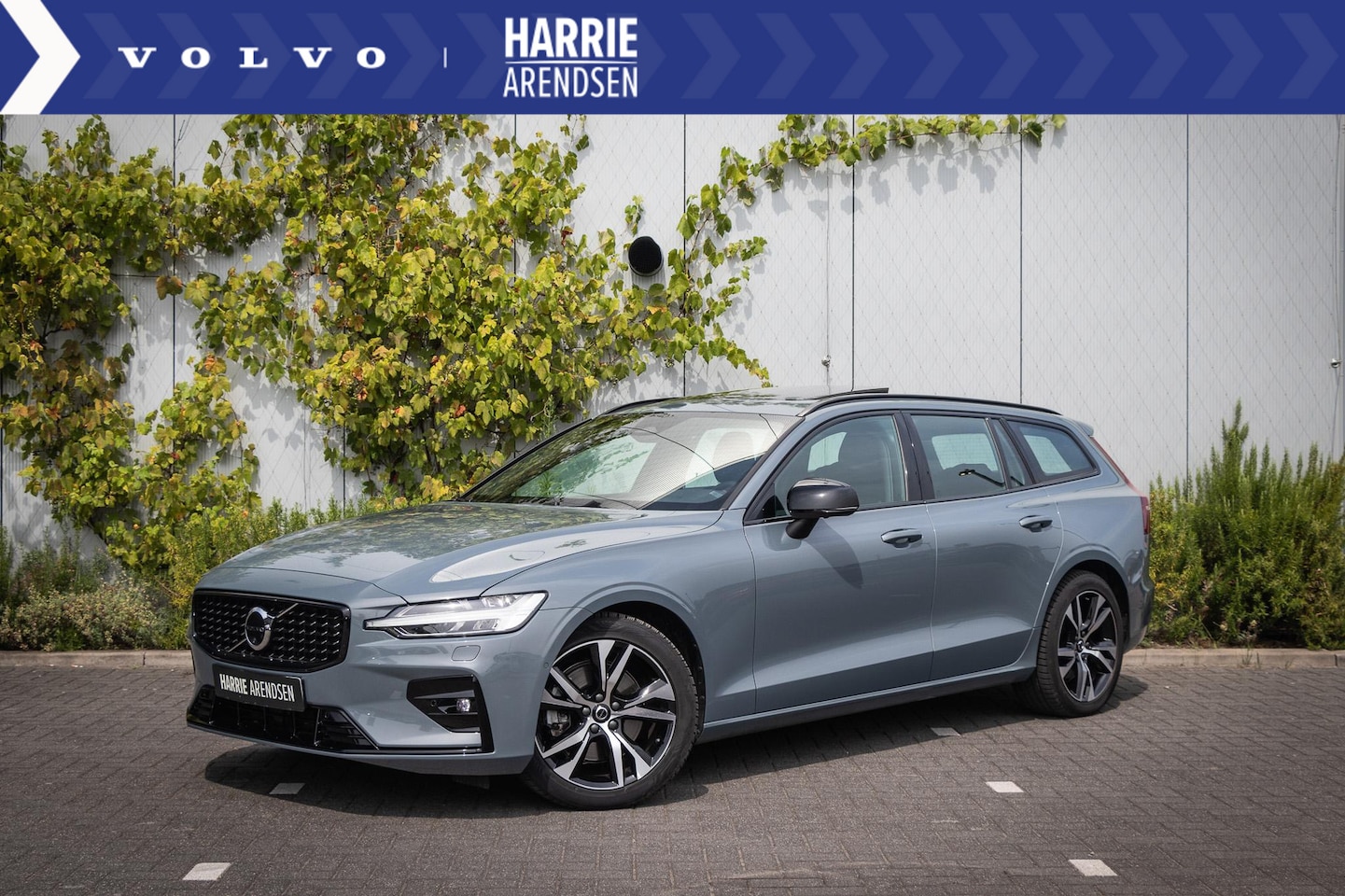 Volvo V60 - B3 Aut.7 Plus Dark | Schuif-/Kanteldak | Adaptieve Cruise Control | Harman Kardon audio | - AutoWereld.nl